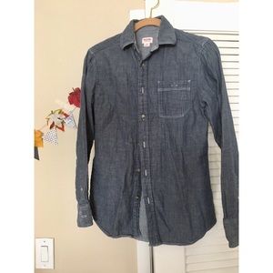 Men’s Chambray Denim Long Sleeve.